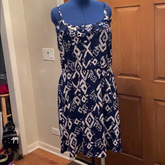 Blue and white patterned dress - Picture 1 of 6